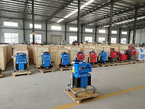 聚氨酯保溫材料適合什么樣的施工場所?(圖1) 國產5600系列聚氨酯噴涂發泡設備