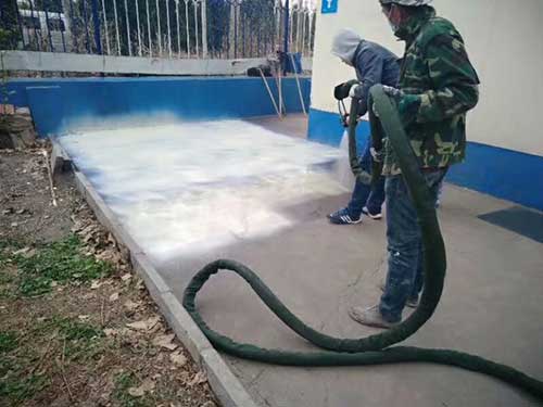 聚脲噴涂機(jī)蘇州 好不好操作?(圖2) 液壓聚脲噴涂機(jī)水池防水施工案例