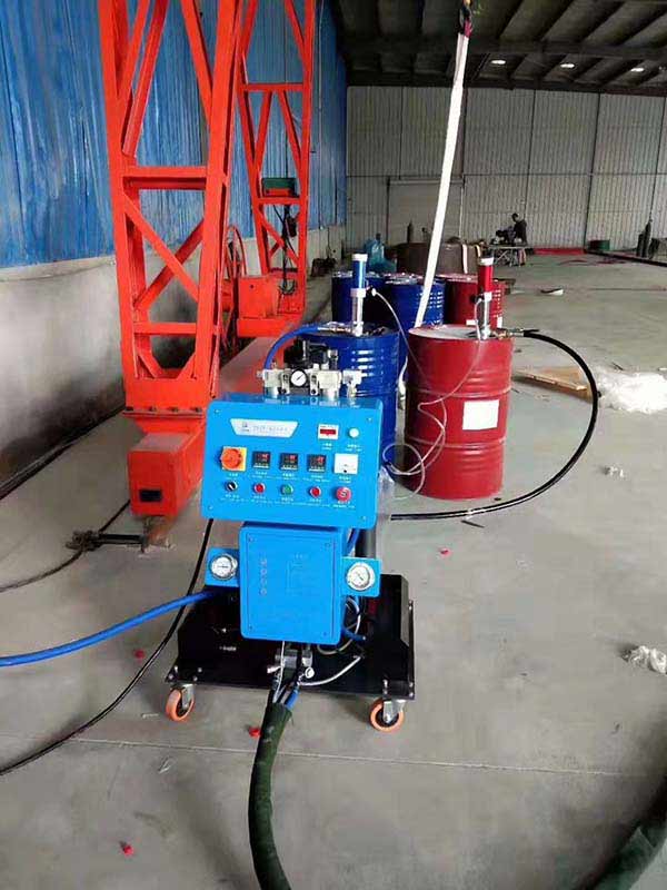 輕鋼別墅外墻保溫有什么好的材料和方法?(圖1) 輕鋼別墅建筑保溫施工聚氨酯發泡機