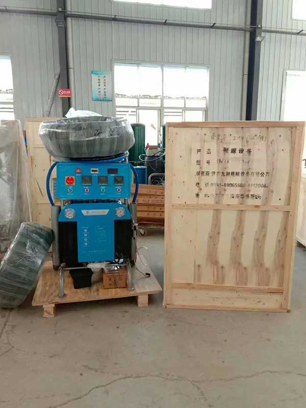 聚氨酯發(fā)泡設備型號:JNJX-Q5200(圖2) 5200聚氨酯發(fā)泡設備包裝發(fā)貨