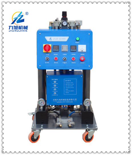 管道保溫的聚氨酯瓦殼用什么設(shè)備?(圖1) Q1600瓦殼聚氨酯發(fā)泡設(shè)備